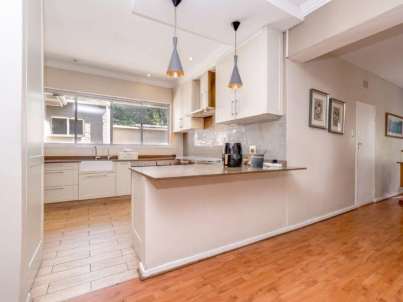 Your dream home: Stunning 4-bedroom house for sale in the desirable Savoy Estate, Johannes - Photo 6