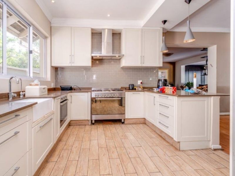 Your dream home: Stunning 4-bedroom house for sale in the desirable Savoy Estate, Johannes - Photo 2