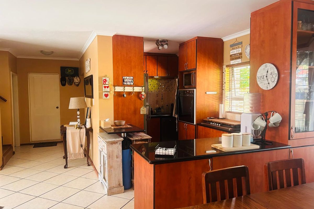 Elegant Double-Storey! - Photo 3