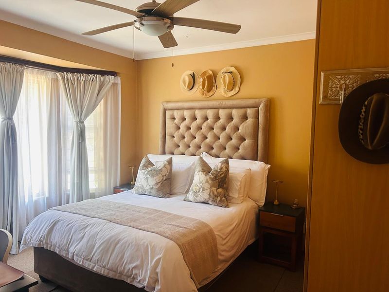 Elegant Double-Storey! - Photo 6