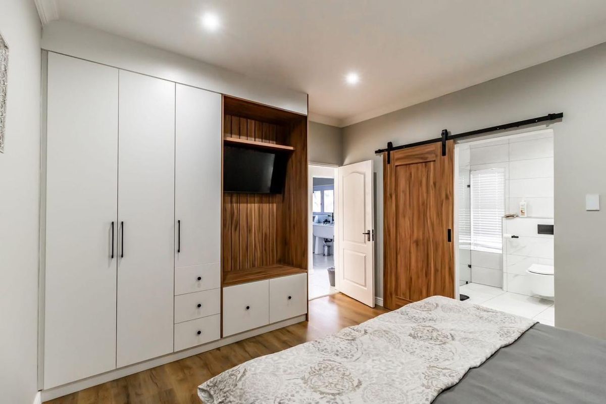 LUXURY FAMILY HOME WITH FLATLET - Photo 5