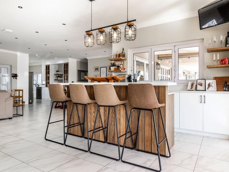 LUXURY FAMILY HOME WITH FLATLET - Photo 8