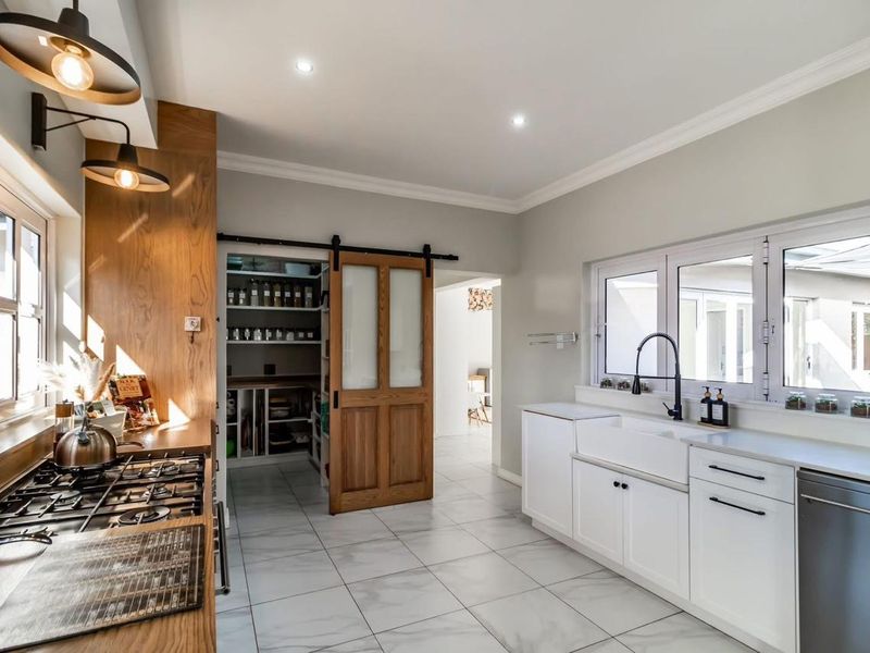 LUXURY FAMILY HOME WITH FLATLET - Photo 6