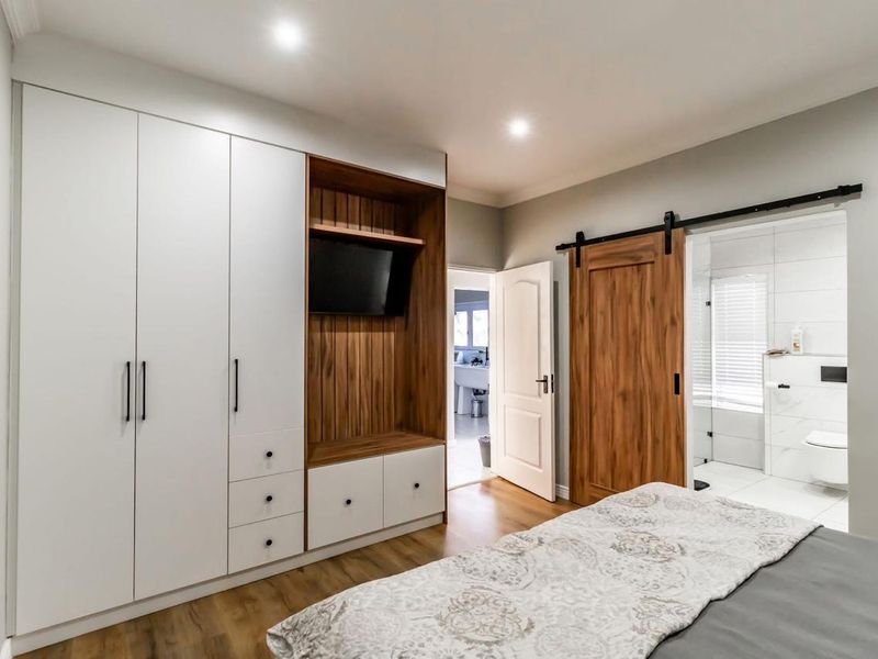 LUXURY FAMILY HOME WITH FLATLET - Photo 10