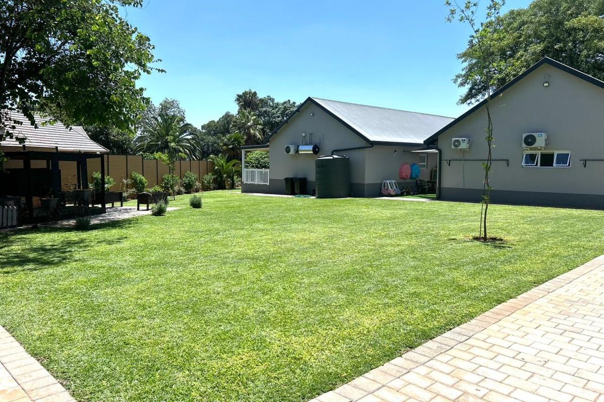 LUXURY FAMILY HOME WITH FLATLET - Photo 3