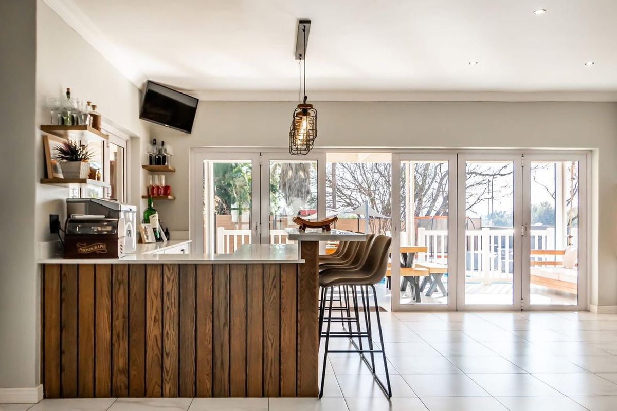 LUXURY FAMILY HOME WITH FLATLET - Photo 4