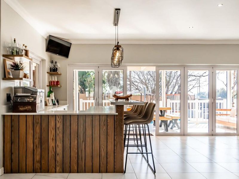 LUXURY FAMILY HOME WITH FLATLET - Photo 4