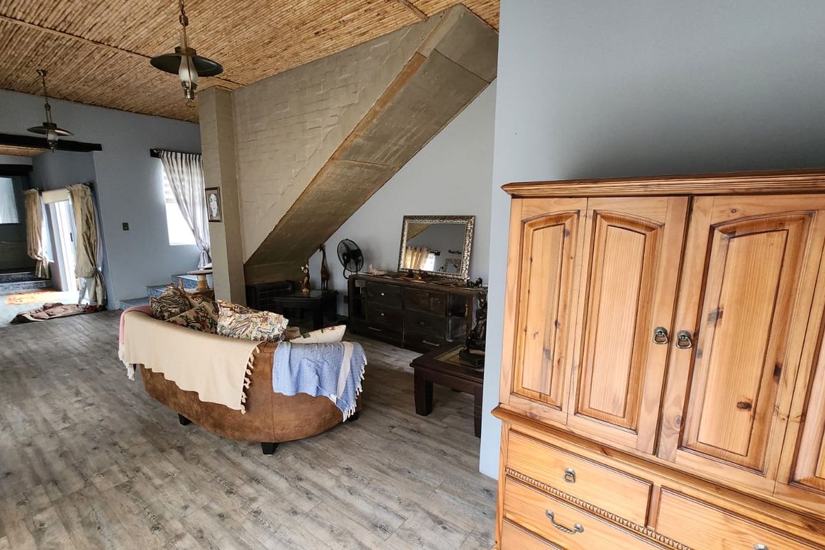 Luxury Family Living with Scenic Views in Rietvlei Ridge - Photo 5