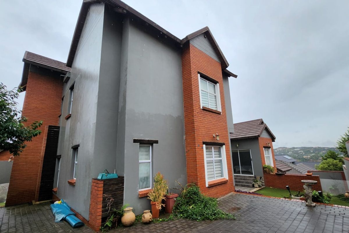 Luxury Family Living with Scenic Views in Rietvlei Ridge - Photo 2