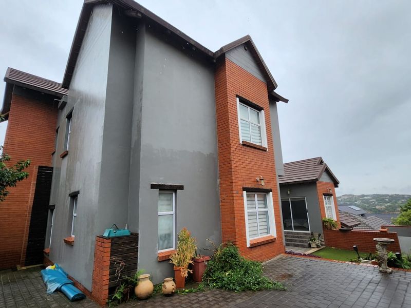 Luxury Family Living with Scenic Views in Rietvlei Ridge - Photo 2