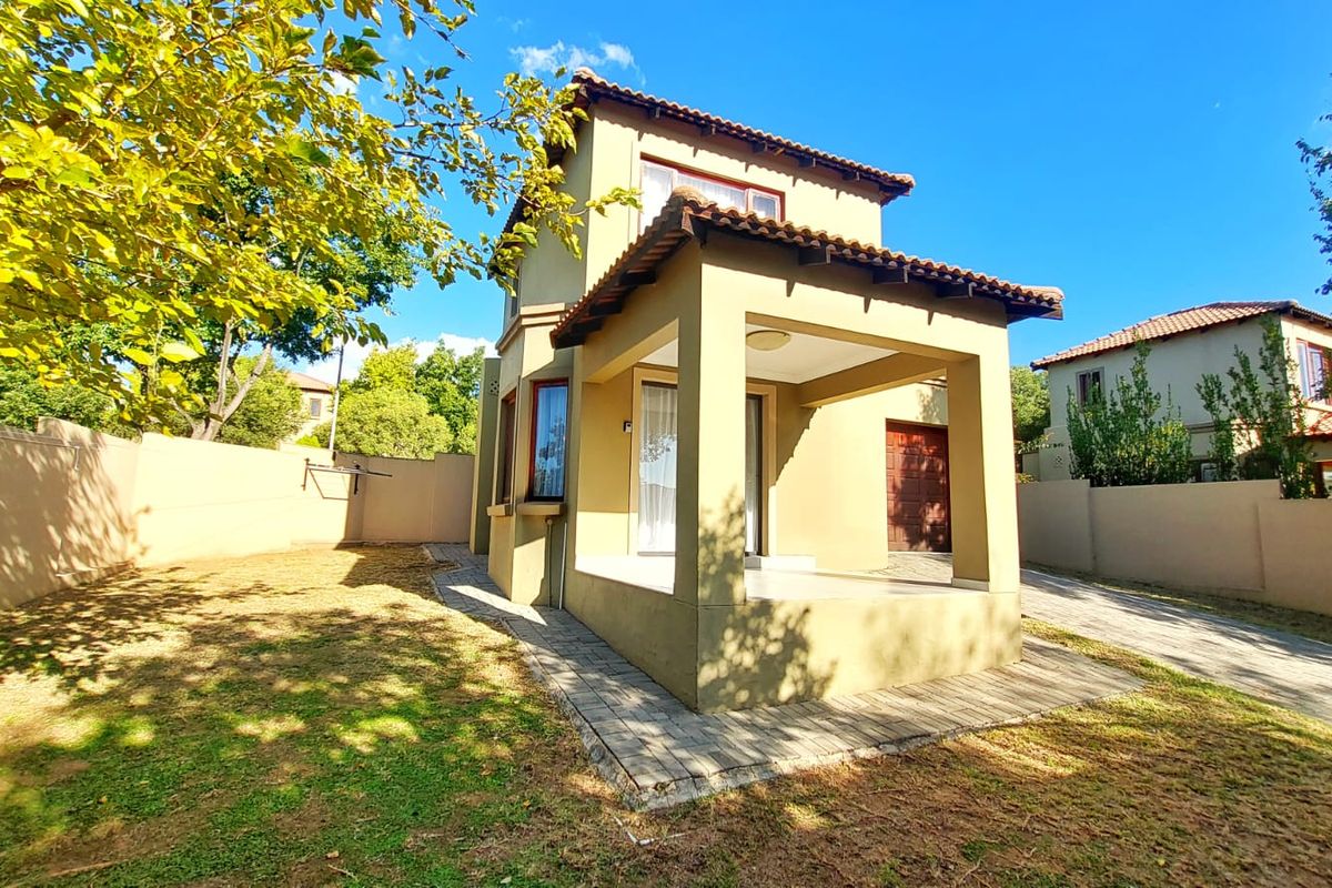 Fully Furnished Two Bed Two Bath Duplex - Photo 2