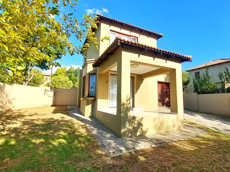 Fully Furnished Two Bed Two Bath Duplex - Photo 2