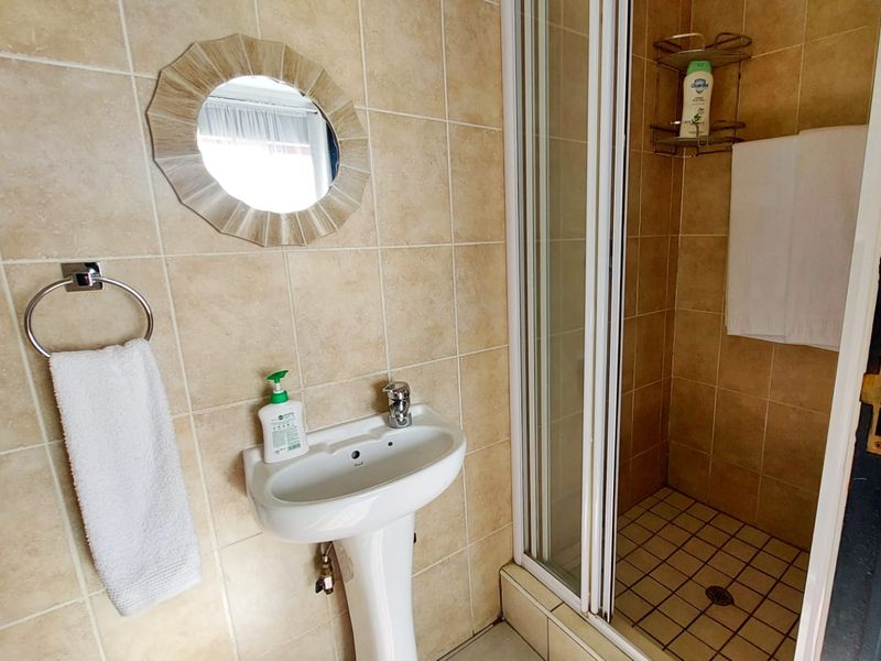 Fully Furnished Two Bed Two Bath Duplex - Photo 10