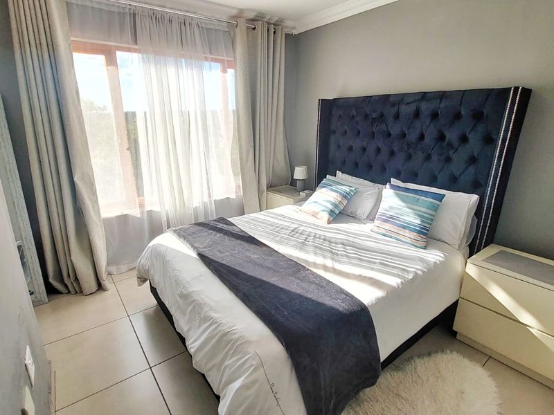 Fully Furnished Two Bed Two Bath Duplex - Photo 8