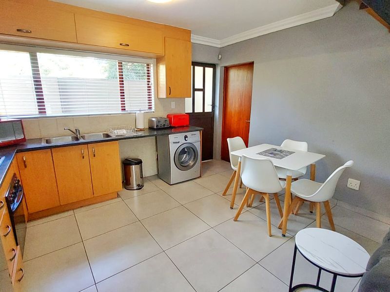 Fully Furnished Two Bed Two Bath Duplex - Photo 6