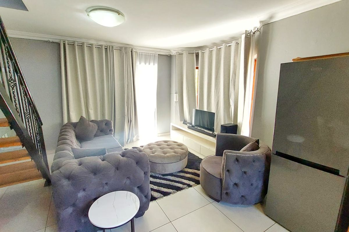 Fully Furnished Two Bed Two Bath Duplex - Photo 4