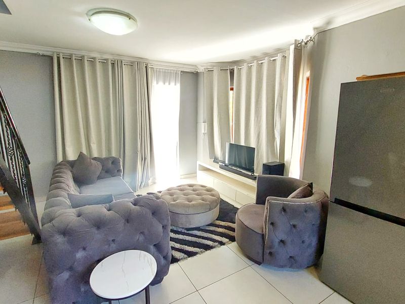 Fully Furnished Two Bed Two Bath Duplex - Photo 4