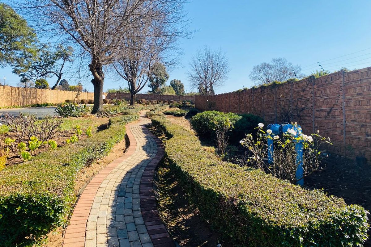 Modern 2-Bedroom Apartment at Sparrow Gate: Your Southern Oasis - Photo 2