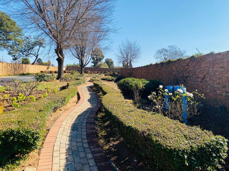 Modern 2-Bedroom Apartment at Sparrow Gate: Your Southern Oasis - Photo 2