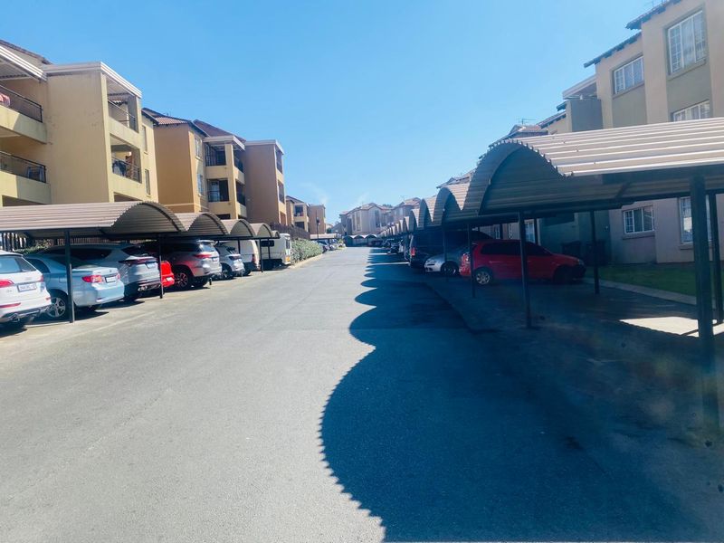 Modern 2-Bedroom Apartment at Sparrow Gate: Your Southern Oasis - Photo 3