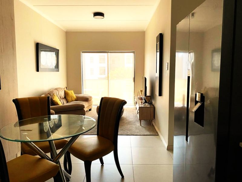 Stylish Top-Floor 2 Bedroom Apartment at 93 on New - Photo 8