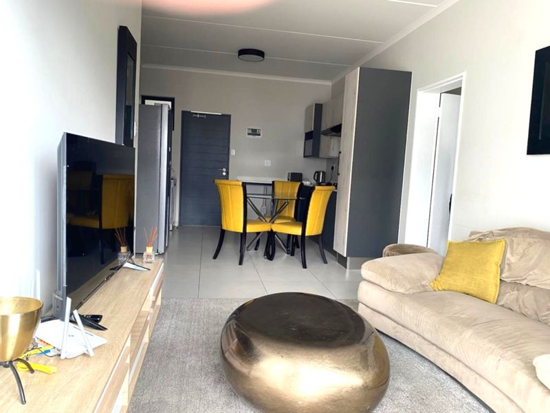 Stylish Top-Floor 2 Bedroom Apartment at 93 on New - Photo 6