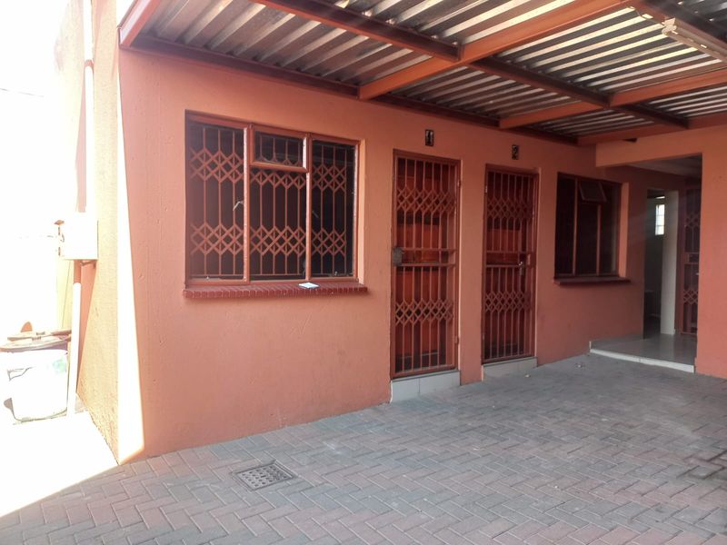 Income-Boosting Gem in Soshanguve GG! Unlock the power of property investment. - Photo 4