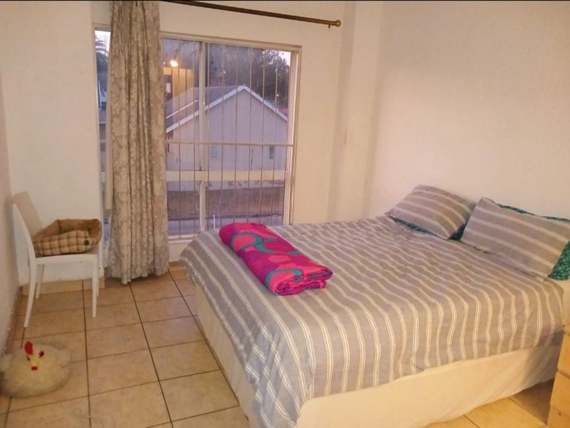 1 BEDROOMED EN-SUITE SECURE APARTMENT WITH PANORAMIC VIEWS - Photo 4