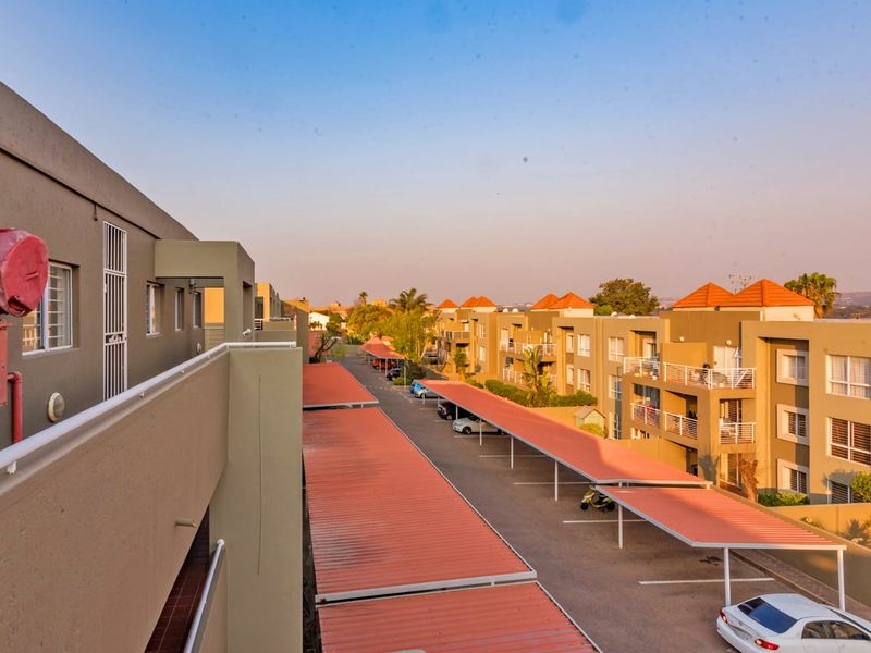 1 BEDROOMED EN-SUITE SECURE APARTMENT WITH PANORAMIC VIEWS - Photo 2