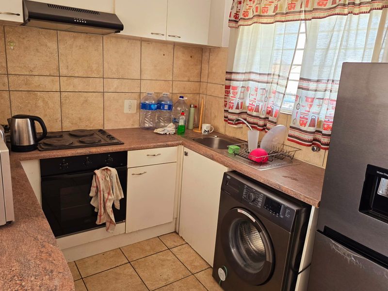 1 BEDROOMED EN-SUITE SECURE APARTMENT WITH PANORAMIC VIEWS - Photo 9