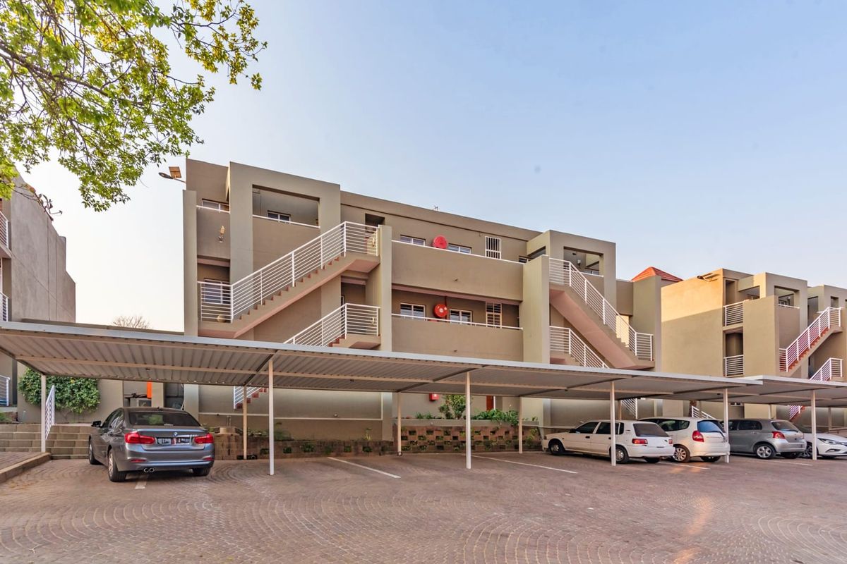 1 BEDROOMED EN-SUITE SECURE APARTMENT WITH PANORAMIC VIEWS - Photo 3
