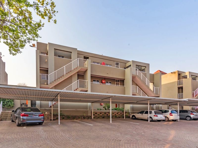 1 BEDROOMED EN-SUITE SECURE APARTMENT WITH PANORAMIC VIEWS - Photo 3