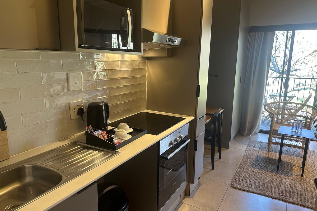 Chic, Upmarket 1-Bed Apartment in Exclusive Essexwold - Photo 4