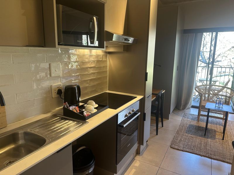 Chic, Upmarket 1-Bed Apartment in Exclusive Essexwold - Photo 4