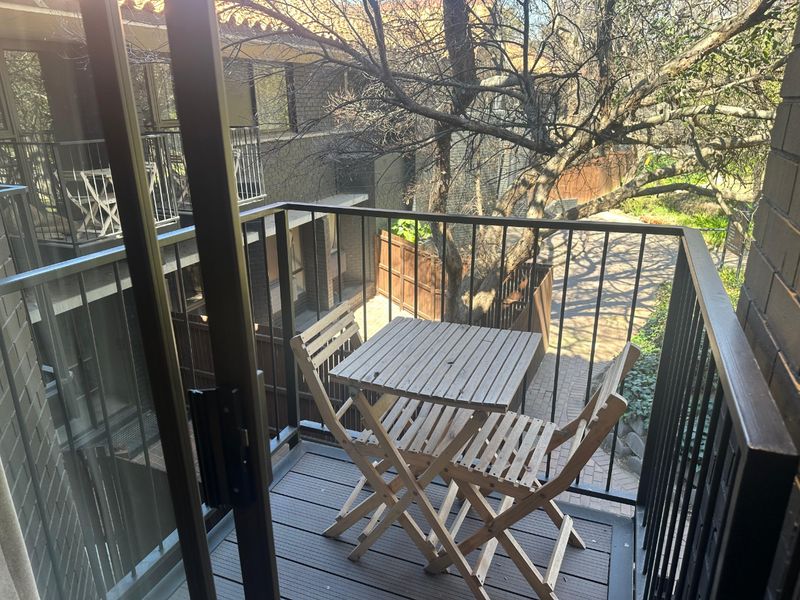 Chic, Upmarket 1-Bed Apartment in Exclusive Essexwold - Photo 10