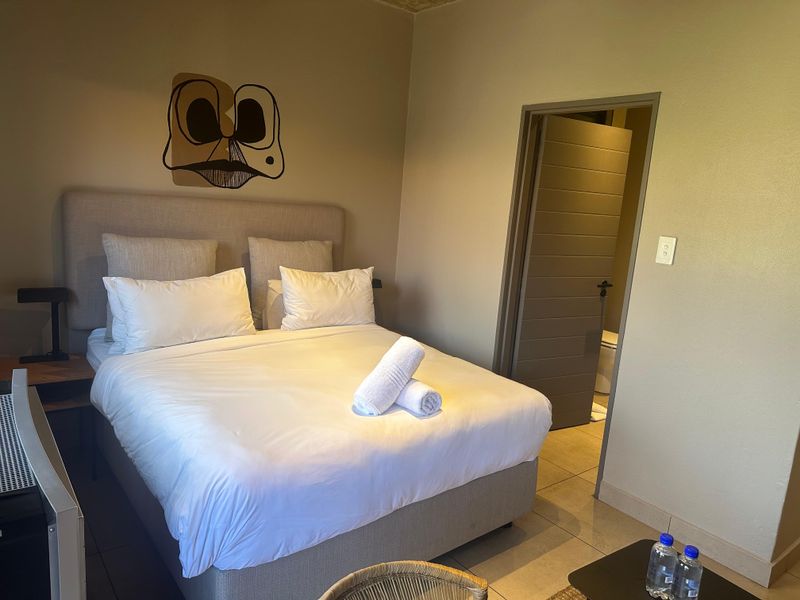 Chic, Upmarket 1-Bed Apartment in Exclusive Essexwold - Photo 8