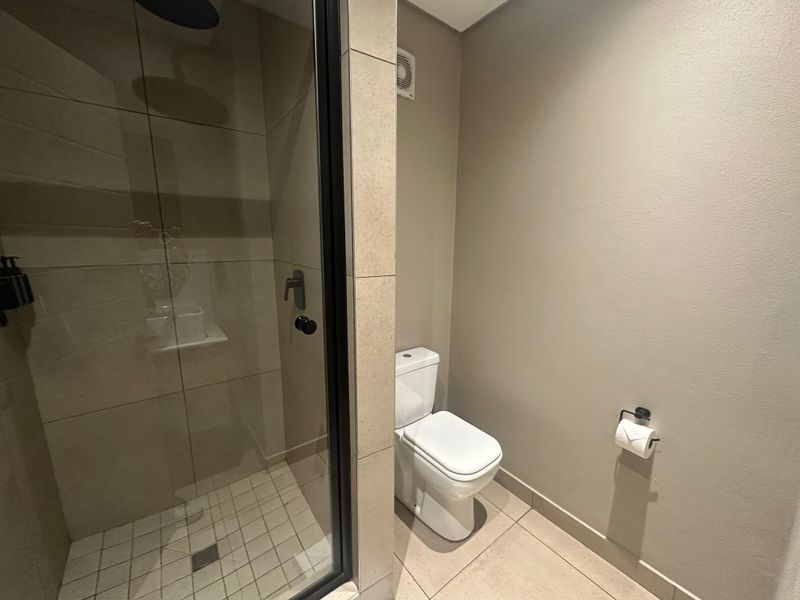 Chic, Upmarket 1-Bed Apartment in Exclusive Essexwold - Photo 7