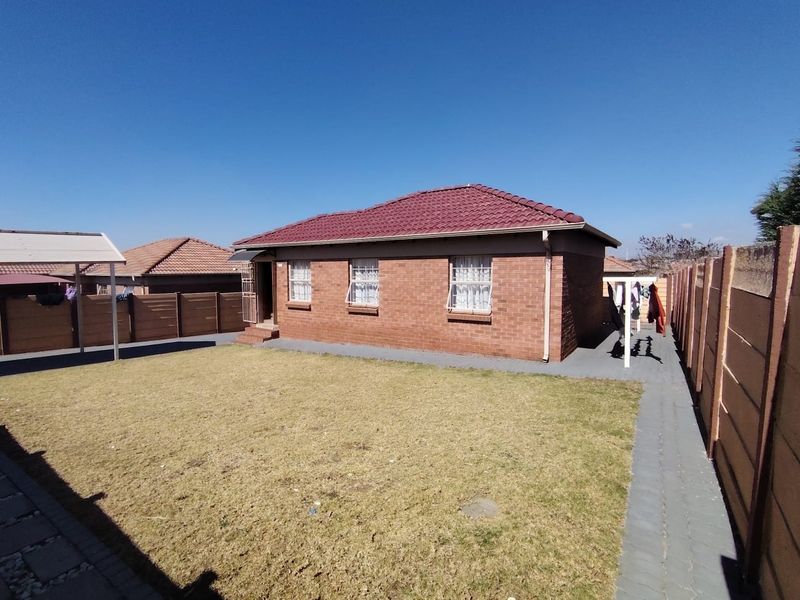 3 Bedroom House for Sale in Thatch Hill - Photo 3