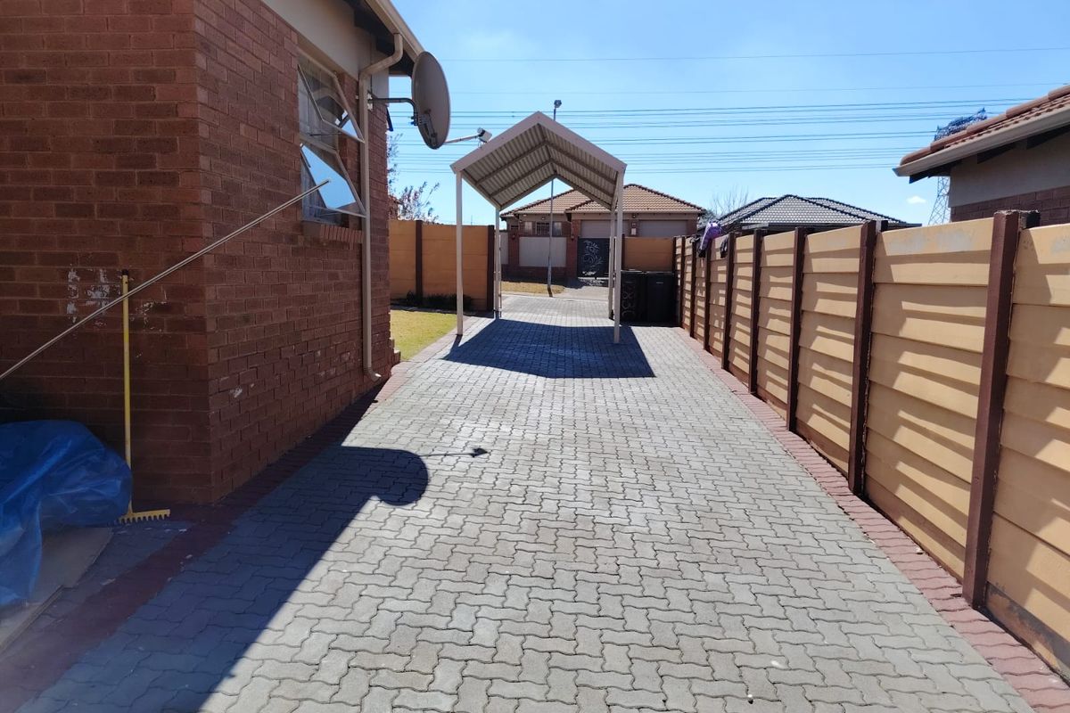 3 Bedroom House for Sale in Thatch Hill - Photo 5