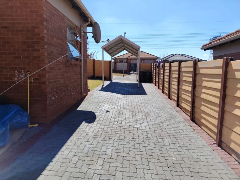 3 Bedroom House for Sale in Thatch Hill - Photo 5