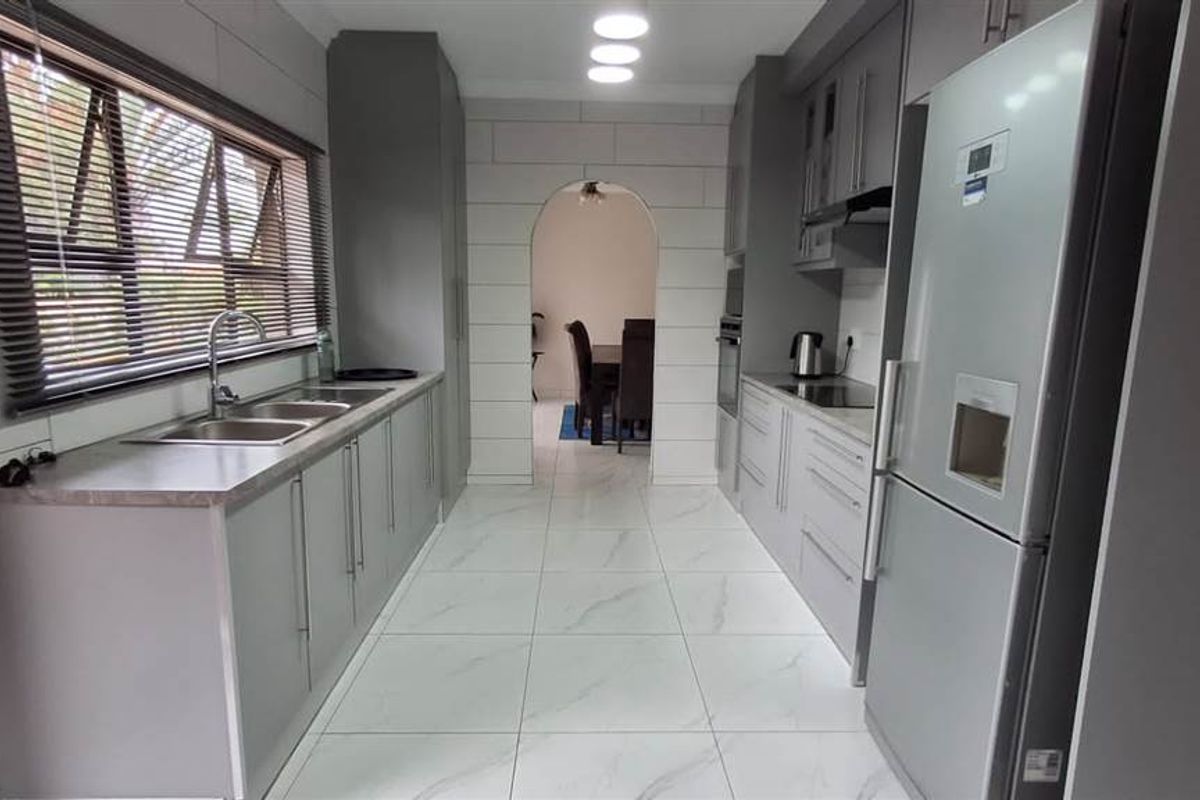 Beautifully upgraded 3 bedroom home with flatlet in Dorandia - Photo 2