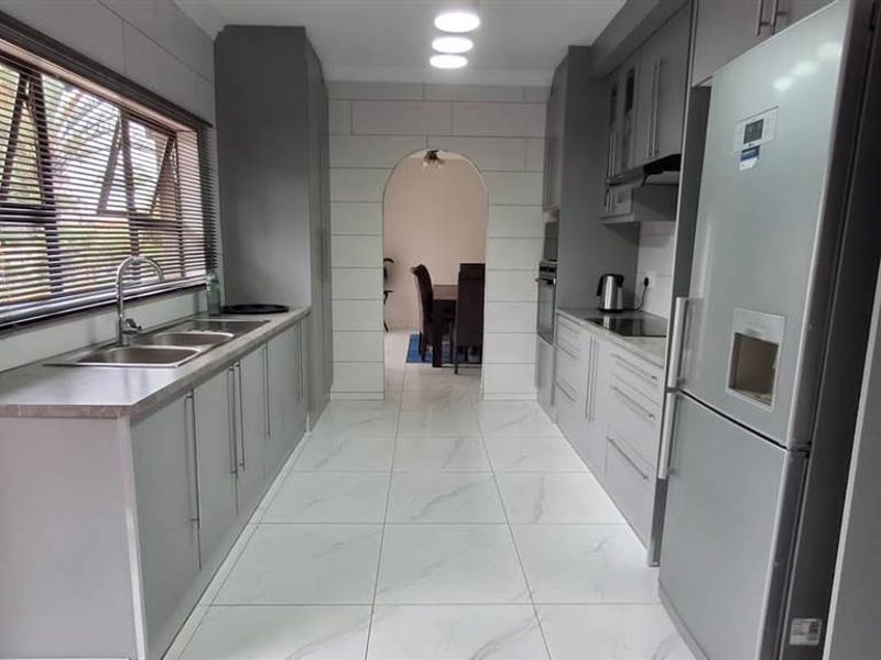 Beautifully upgraded 3 bedroom home with flatlet in Dorandia - Photo 2