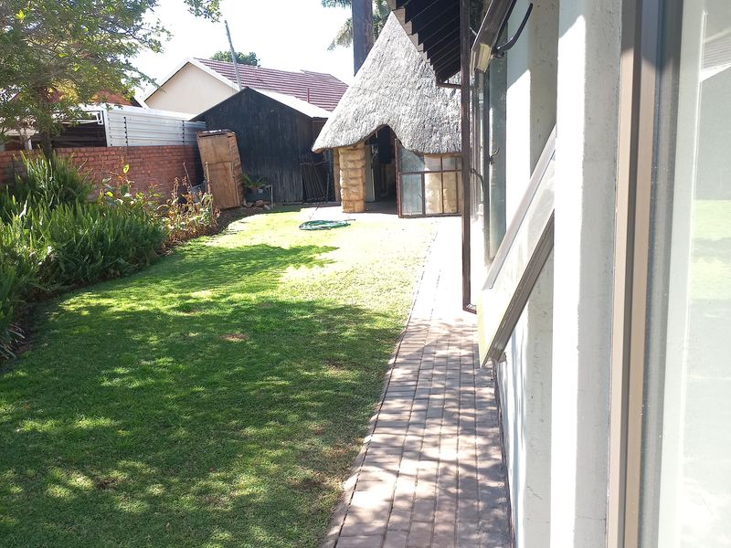 Beautifully upgraded 3 bedroom home with flatlet in Dorandia - Photo 9