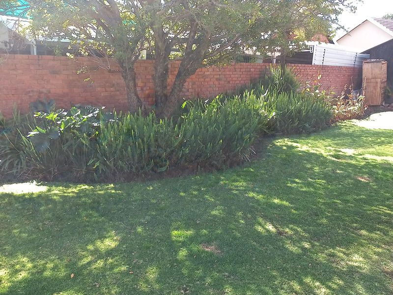 Beautifully upgraded 3 bedroom home with flatlet in Dorandia - Photo 8