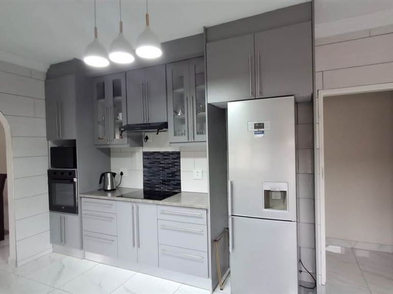 Beautifully upgraded 3 bedroom home with flatlet in Dorandia - Photo 3