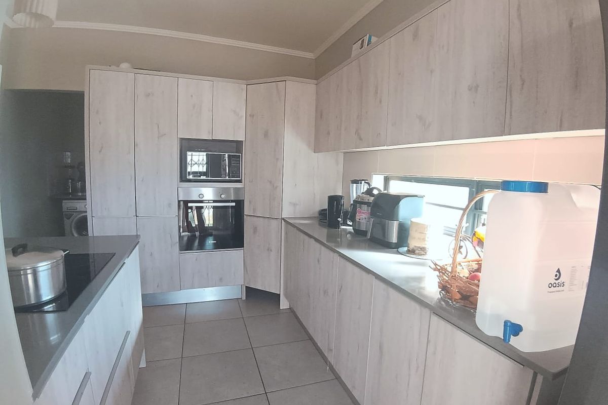 Stunning 3-bedroom freestanding home in Amberfield City, Centurion—your dream home awaits! - Photo 5