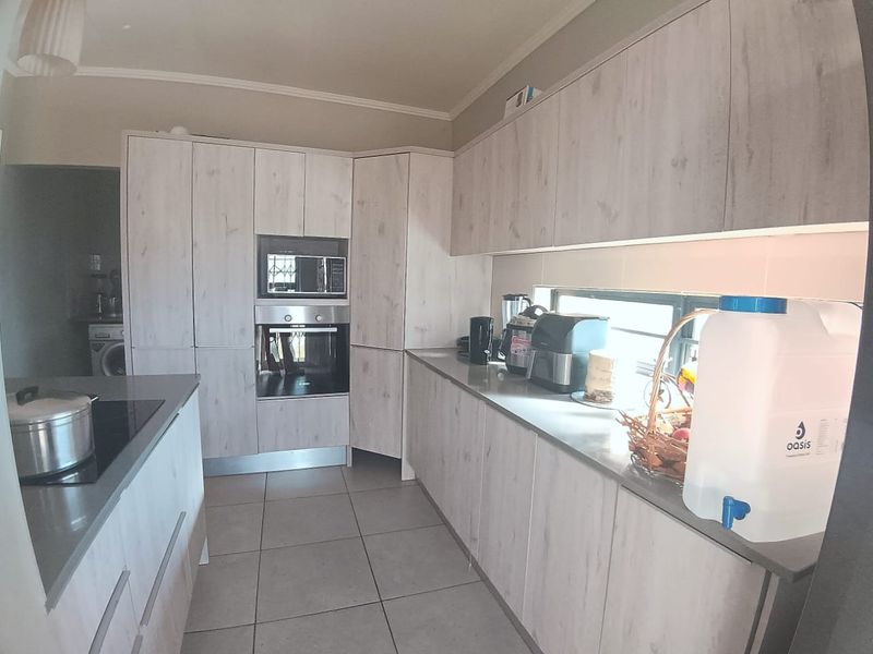 Stunning 3-bedroom freestanding home in Amberfield City, Centurion—your dream home awaits! - Photo 5