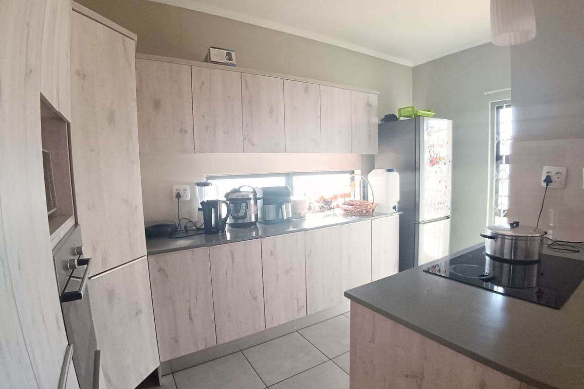 Stunning 3-bedroom freestanding home in Amberfield City, Centurion—your dream home awaits! - Photo 3