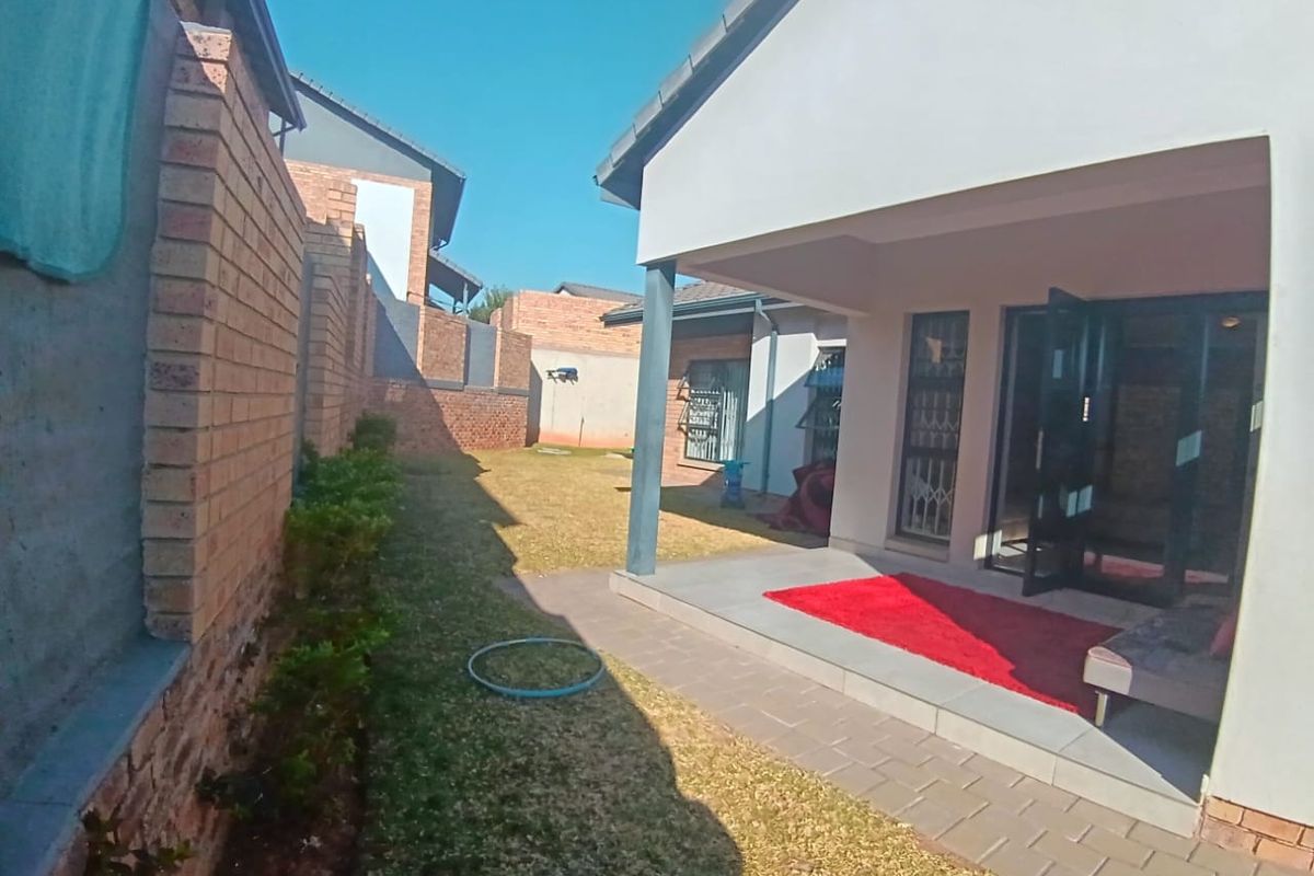 Stunning 3-bedroom freestanding home in Amberfield City, Centurion—your dream home awaits! - Photo 2