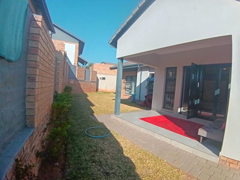 Stunning 3-bedroom freestanding home in Amberfield City, Centurion—your dream home awaits! - Photo 2